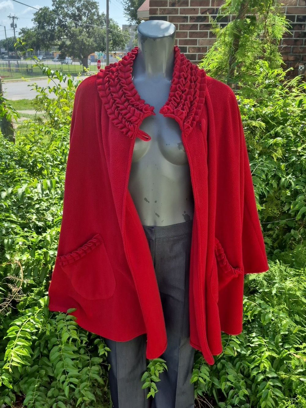 Le Moda (Lord Daniels) Ladies Deep Red Plush Collar (1) Button Closure Cape